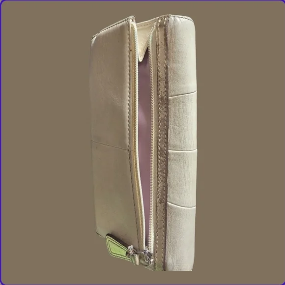 Elegant Coach Wallet~ Cream Wallet, Buckle Design~EUC - Picture 4 of 9